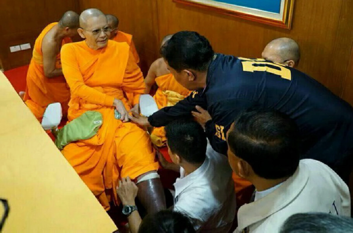 ลุ้นระทึก!!! DSI ขอกำลังตำรวจ 7 กองร้อย จับ "ธัมมชโย" ไม่เกิน 10 ธ.ค. สตช.รับลูก สุนัขตำรวจ-เฮลิคอปเตอร์ พร้อมบุก 24 ชม.