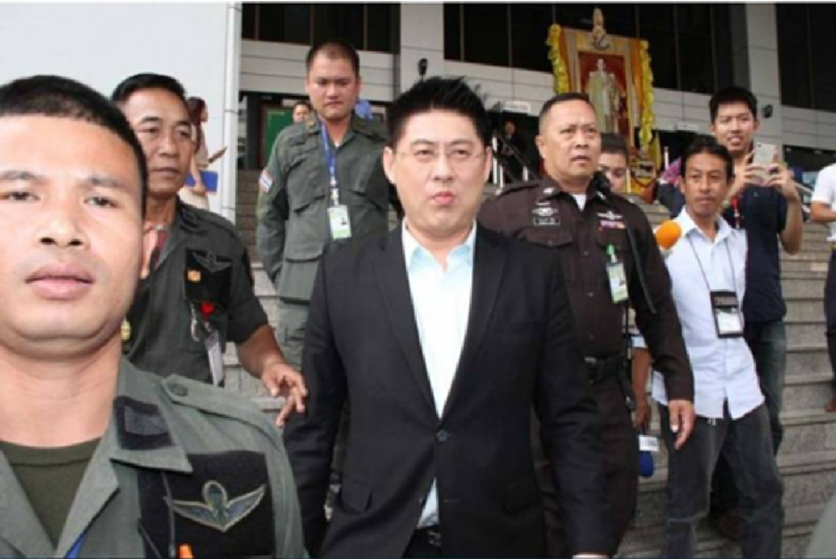 ตื่นจากหลุม!!!"สรยุทธ"โผล่ Live สดเฟซบุ๊ก สั่นสะเทือนวงการทีวี ทำไปก็ไม่มีคนดู (รายละเอียด)