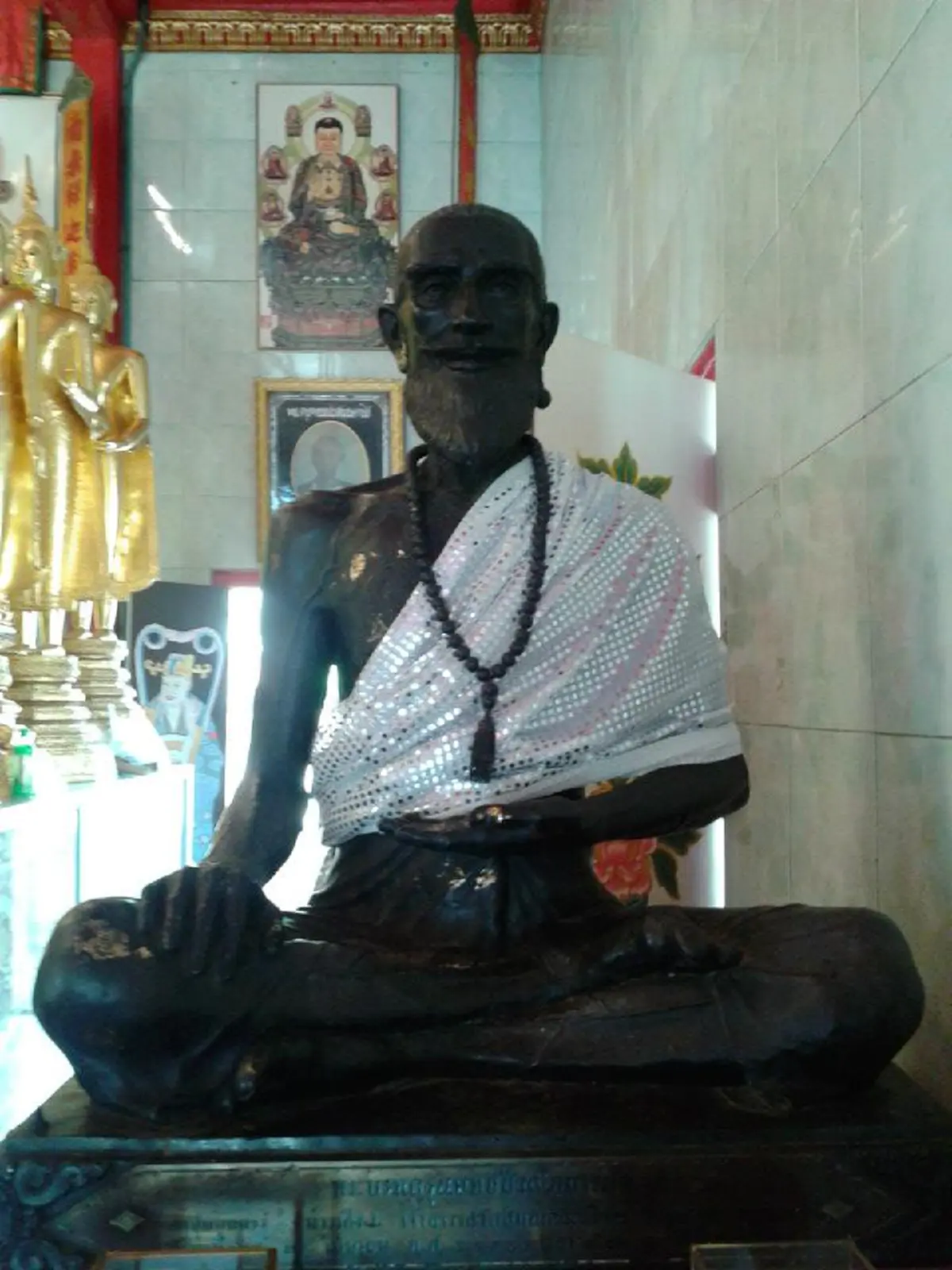 ชวนดู! รูปปั้นหมอชีวกโกมารภัจจ์ ที่เหมือนจริงที่สุด! เพราะสร้างจากการสื่อญาณของ"หลวงพ่อบ๋าวเอิง" ที่แสดงให้ช่างปั้นเห็นด้วยญาณทิพย์