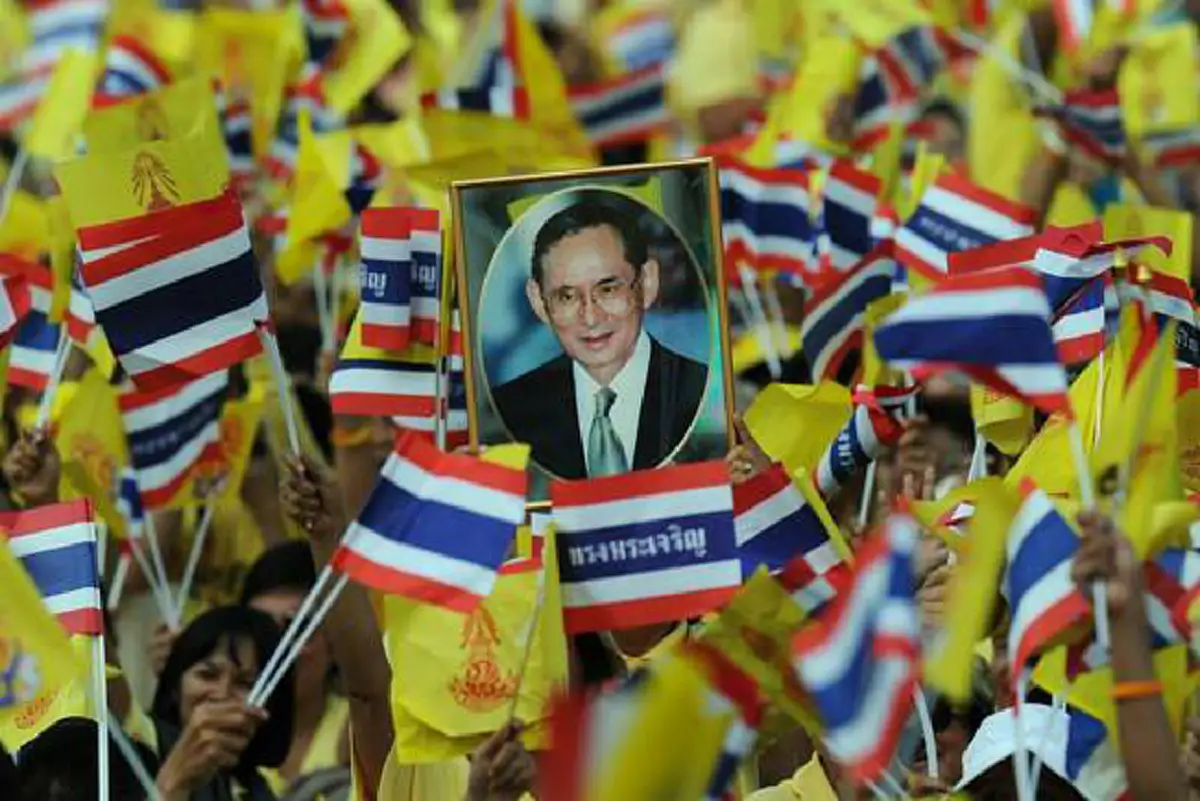 "ขอพระองค์ทรงพระเจริญ"(ด้วยพระราชหฤทัยของในหลวง) ทราบหรือไม่ทุกครั้งที่มีพระอาการประชวรเข้าโรงพยาบาลศิริราช คำสั่งแรกจากพระองค์ท่านคืออะไร??