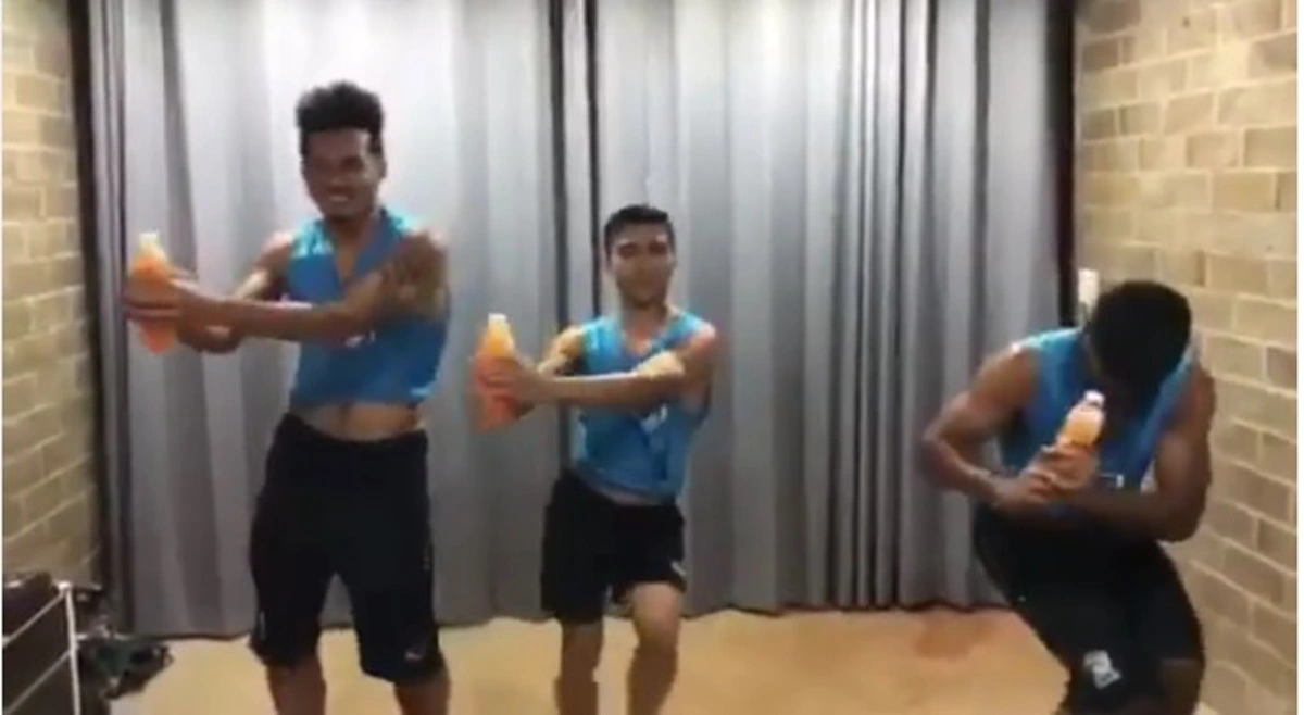 พริ้วไม่แพ้ในสนาม!!! "โค้ชซิโก้" โพสต์ไอจี คลิป 3 นักบอลโชว์ลีลาสุดฮาฉลองแชมป์ (คลิป)