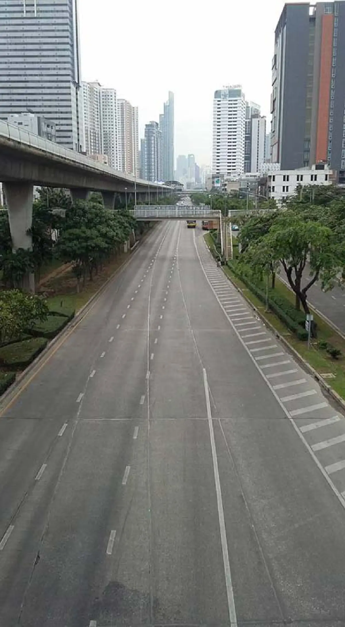 ความสุขรับปีใหม่!!! ประมวลภาพกทม.ถนนโล่ง รถวิ่งฉิว! จนชาวกรุงยิ้มกริ่ม หลังคนแห่ออกไปต่างจังหวัด แบบนี้ประหยัดเวลาเดินทางไปได้อีกเยอะ