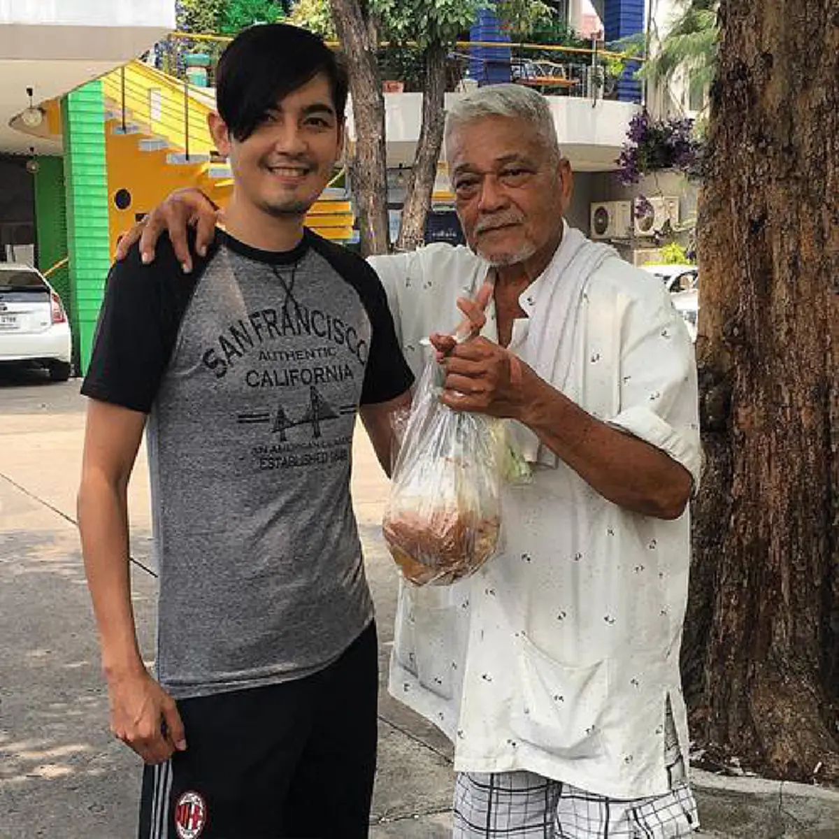 ซึ้งน้ำตาซึม!!"ศรราม"โพสต์ถึง"ป๋าชุมพร"ในวันที่ต้องทำหน้าที่คนไทยช่วยเหลือพี่น้องชาวใต้ทุกข์น้ำท่วมขณะที่อีกครึ่งหัวใจก็ห่วงผู้บังเกิดเกล้า