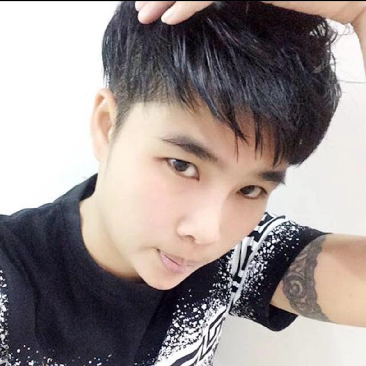 ด่วน!! ตร.คุมตัวกำนันชี้จุดรับงานอุ้มฆ่าสาวทอมบ่ายนี้ อ้างเหตุเกรงกลัวอิทธิพลพ.ต.อ. (ชมคลิป)