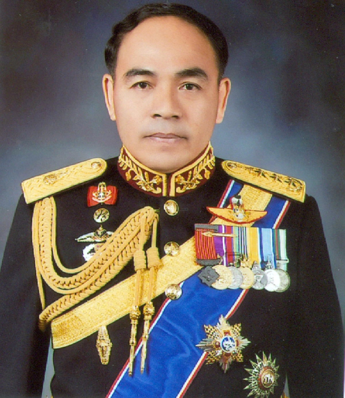 "องคมนตรี"คนที่14..."พลเอกกัมปนาท"จากนายทหารระดับพระกาฬ ผู้พิทักษ์ราชบัลลังก์ด้วยชีวิต จากขบวนการล้มเจ้า(รายละเอียด)