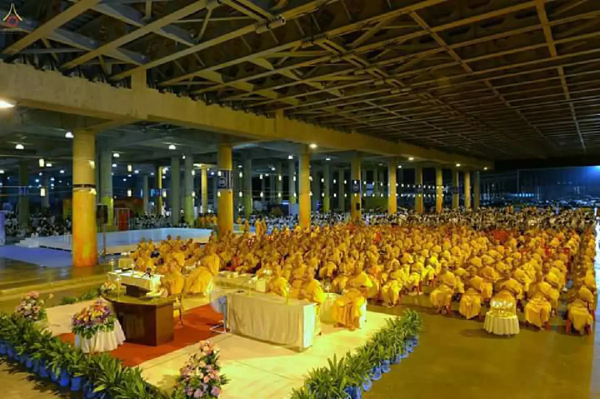 เช็คอินธรรมกาย!!! ตรวจสอบภายใน ศิษยานุศิษย์แน่นวัด ร่วมสวดธัมมจักกัปปวัตตนสูตร 24 ชม. รับบุญกันถ้วนหน้า (ภาพ+รายละเอียด)