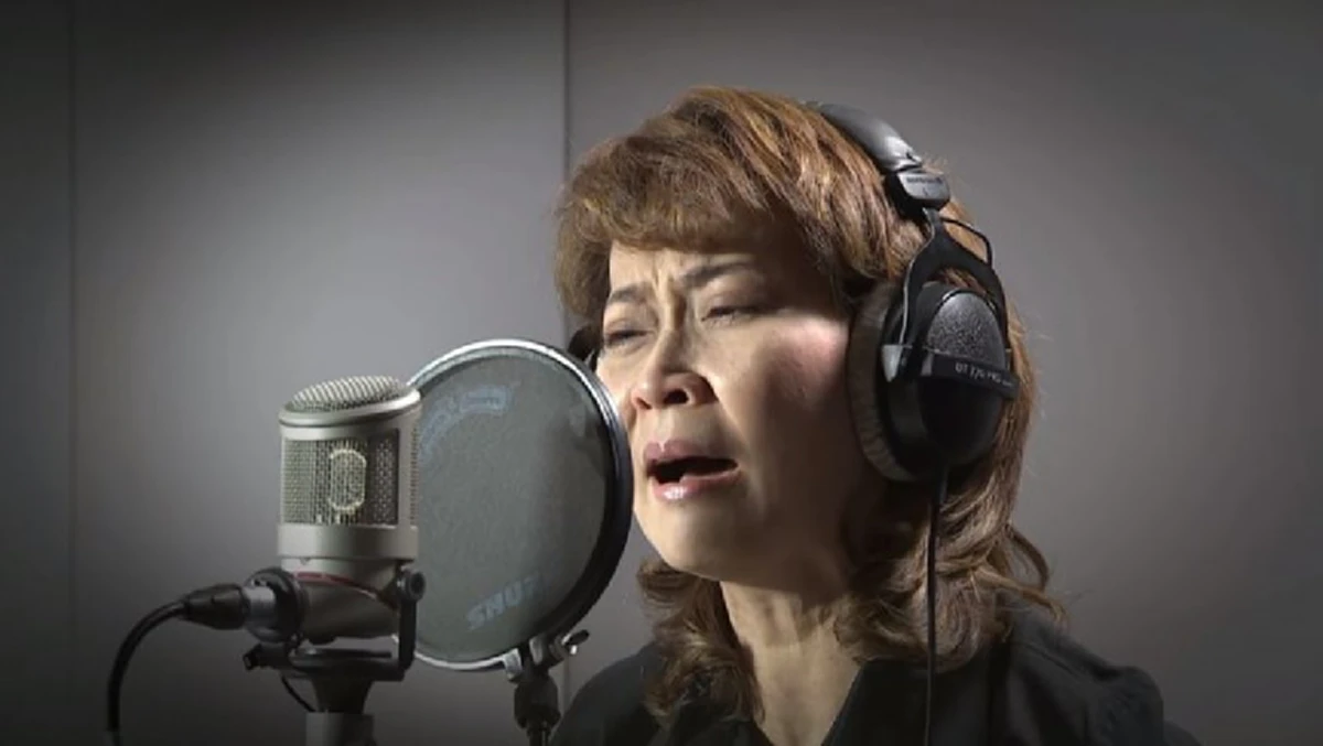 ศิรินทราร่ำไห้!! ขับร้องเพลง ล้นเกล้าเผ่าไทย  น้อมรำลึก ในหลวงรัชกาลที่เก้า (มีคลิป)