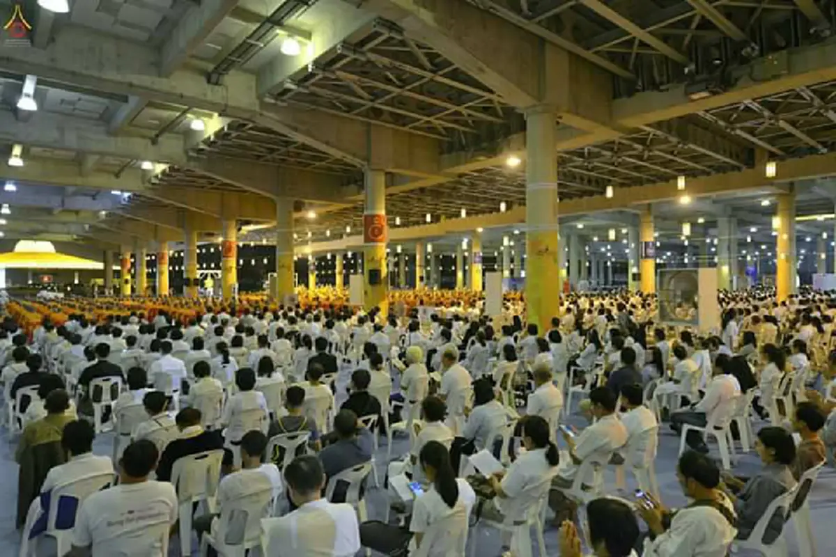 เช็คอินธรรมกาย!!! ตรวจสอบภายใน ศิษยานุศิษย์แน่นวัด ร่วมสวดธัมมจักกัปปวัตตนสูตร 24 ชม. รับบุญกันถ้วนหน้า (ภาพ+รายละเอียด)