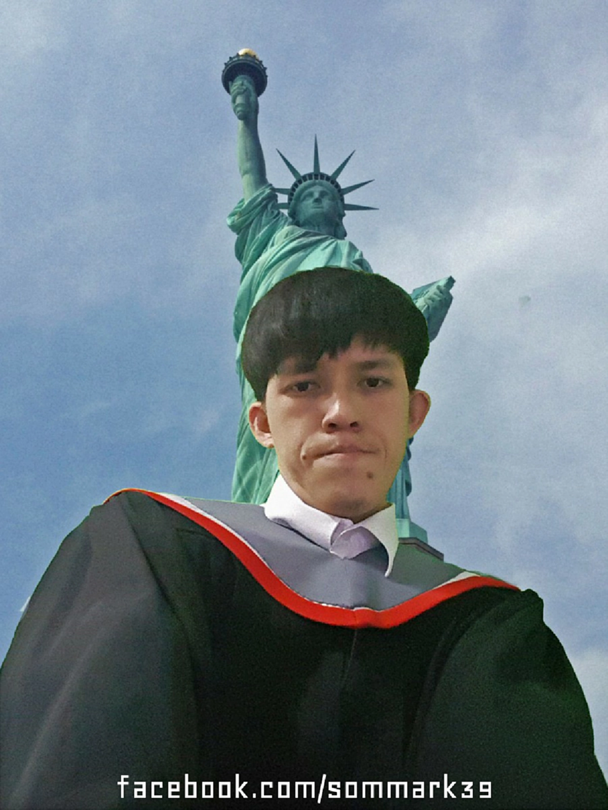 เรียนจบแล้ว ไปไหนก็ได้!!! ทำตามฝัน พาชุดครุยเที่ยวรอบโลก (ชมภาพ)