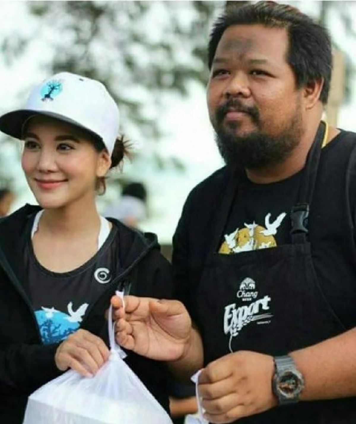 ฮีโร่ของชาวบางสะพาน!!..."ตูน-ก้อย"ไม่อยู่นิ่ง สายตรงประสานงาน ช่วยเหลือชาวบางสะพานอย่างเร่งด่วน!!...พร้อมส่งกำลังใจให้อย่างสุดซึ้ง!!(มีคลิป)