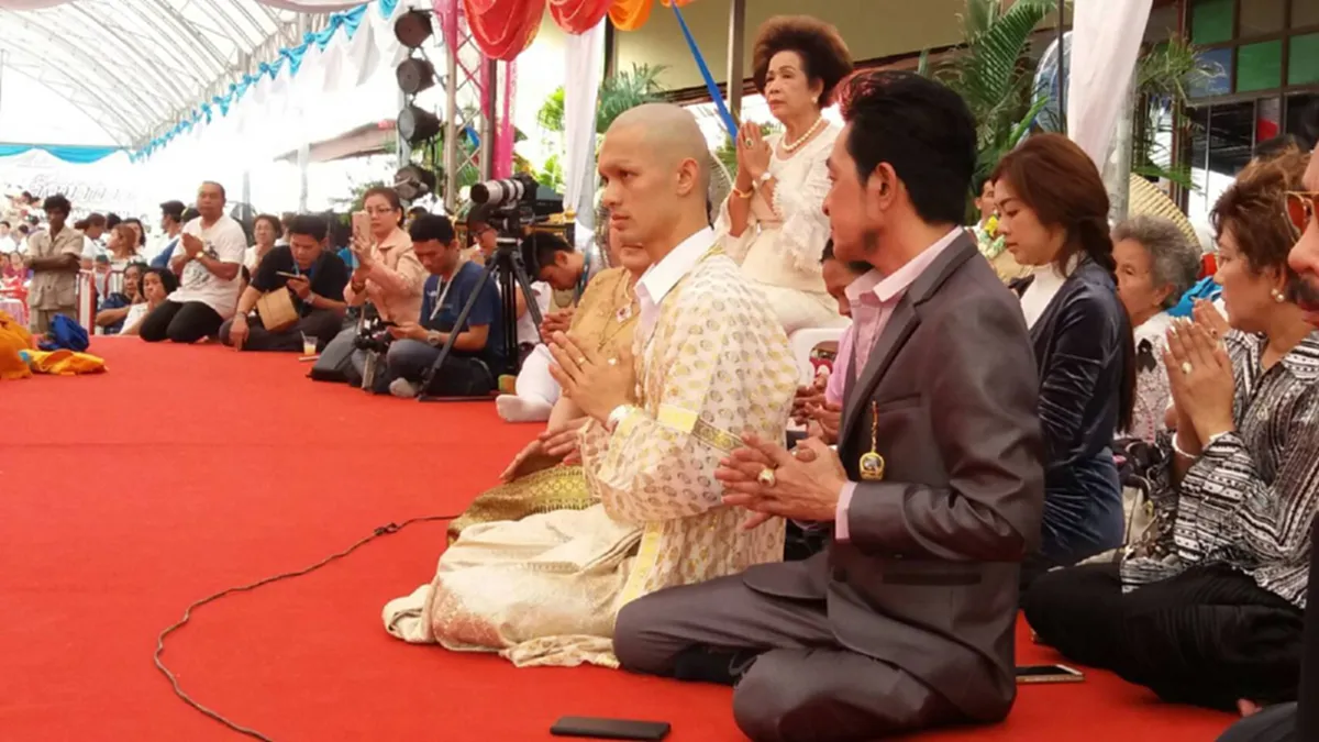 ฮือฮาวัดแตก!!! ลิเกดัง "ศรราม น้ำเพชร"  ทำบุญเช้าก่อนเข้าพิธีบวชช่วงบ่าย แบ่งแล้วเงินล้าน 3 ส่วนมีโปรยทานเท่าไรขออุบ??