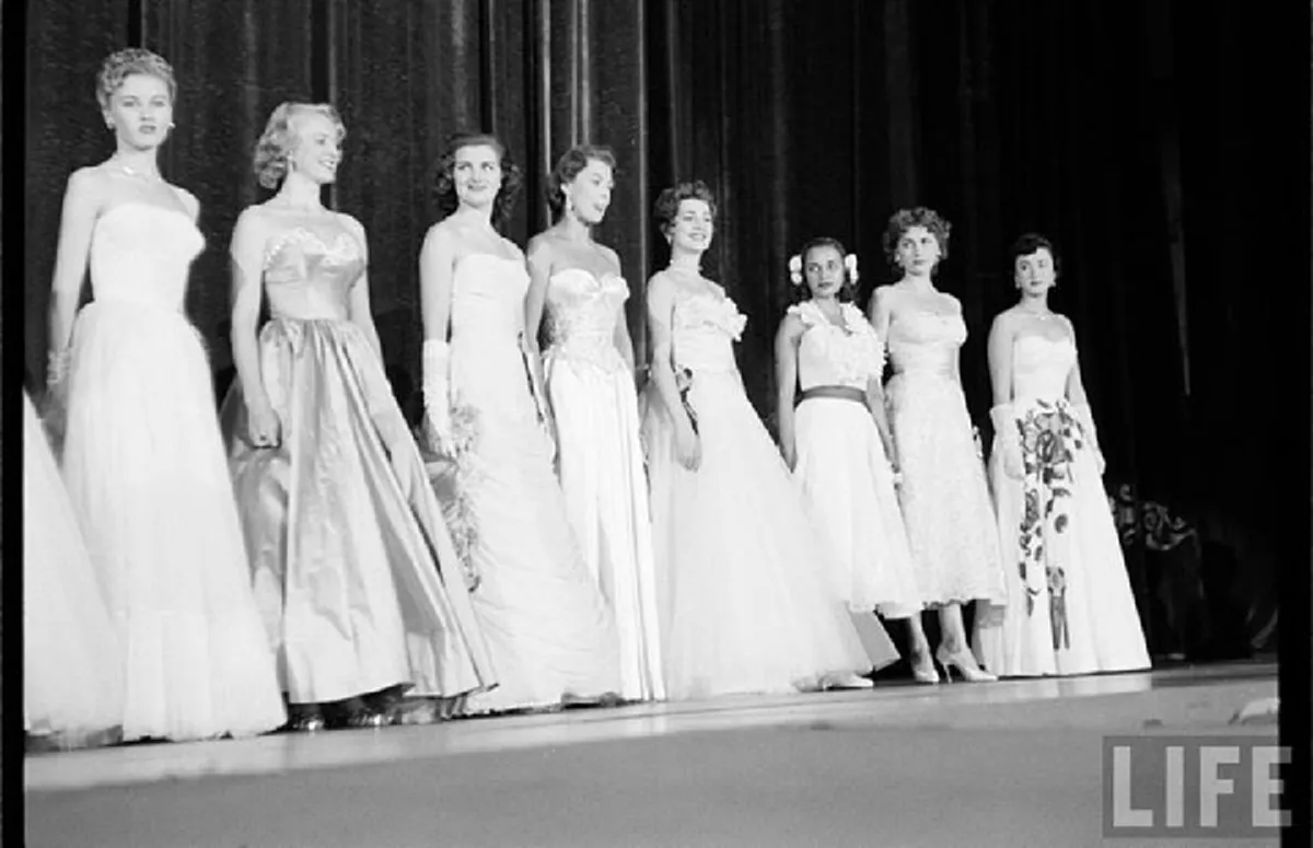 ย้อนชมความงาม นางงามจักรวาลคนแรกของฝรั่งเศส ที่มงลง เมื่อปี 1953 สวยหวานชวนหลงใหล จากภาพในอดีตสู่ปัจจุบัน (ภาพ+รายละเอียด) 