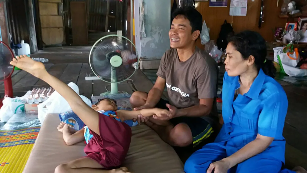 ช่วยกันแชร์ !!! เปิดใจสุดซึ้งหัวอกพ่อแม่น้องน้ำวัย5ขวบป่วยเป็นโรคชักเกร็งวอนผู้ใจบุญให้ความเมตตา!!! (คลิป)