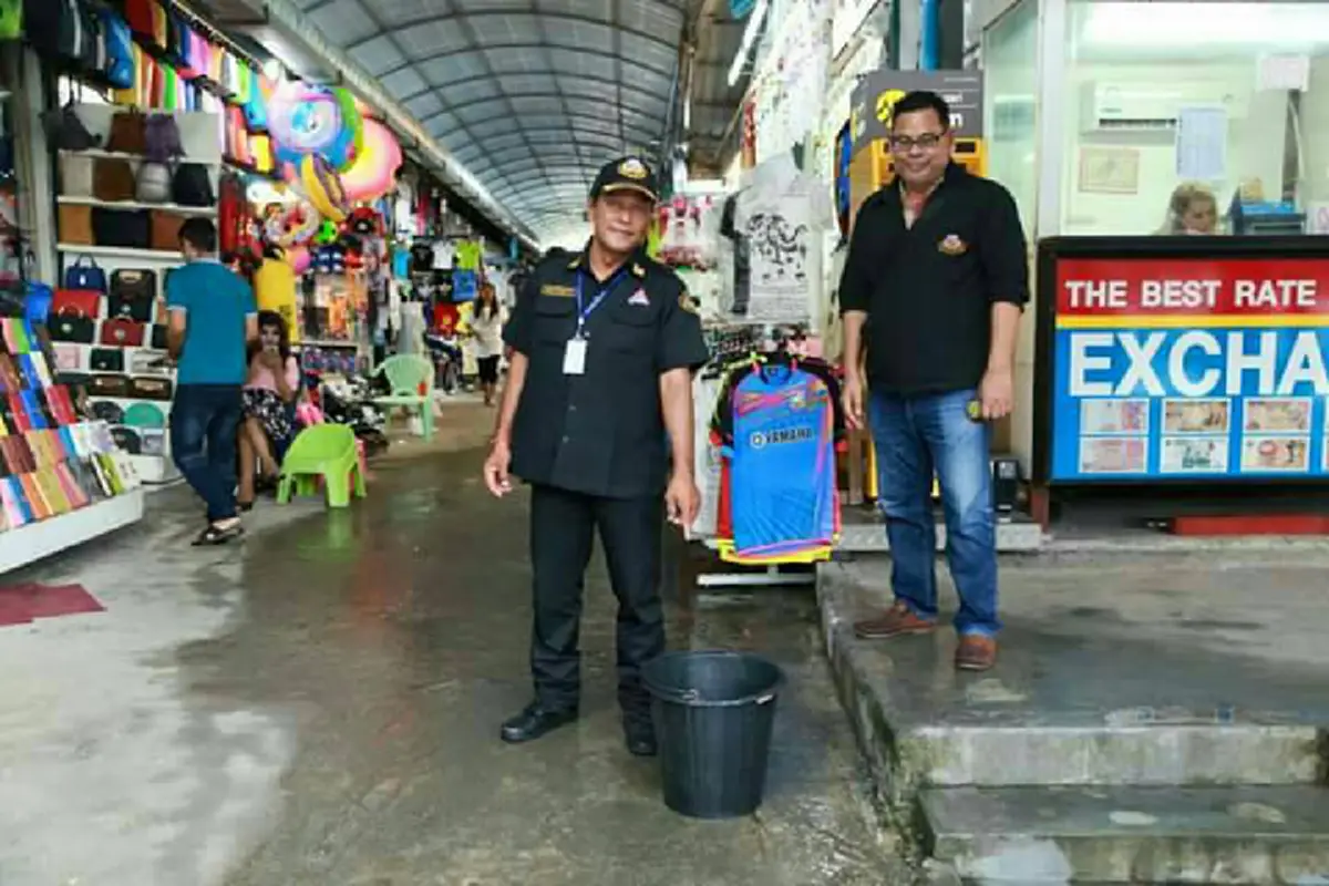 ปลื้มหนักมาก!! นายกชื่มชม "ลุงกำธร" รปภ.กู้ระเบิด ชี้กล้าหาญเสียสละ ควรเอาเป็นแบบอย่าง