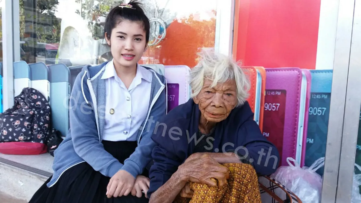 ถึงจะจน...แต่ก็ไม่ท้อ!!! DEEPS TNEWS เจาะใจคุณยายผงเมืองโคราชถูกโจรขโมยเงินหมดกระเป๋า แต่กลายเป็นความสุขเพราะรู้ซึ้งน้ำใจคนไทยด้วยกัน (ชมคลิป)