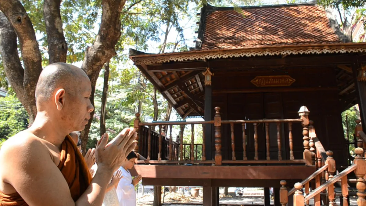 ด้วยแรงศรัทธา!! คลื่นมหาชนแห่กราบสังขาร "หลวงปู่จันทร์ศรี" เนืองแน่น จ่อเปิดให้ปชช.เป็นเจ้าภาพสวดอภิธรรม!!