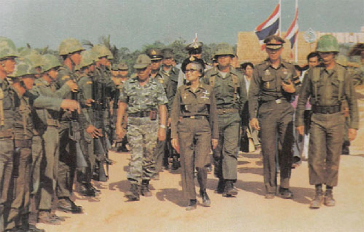 ซาบซึ้งในน้ำพระทัยสมเด็จย่า! ทรงช่วยจำหน่ายดอกป๊อปปี้ด้วยพระองค์เองเสมอ แม้ประชวรก็ไม่ทรงทอดทิ้ง ...3 กพ.วันดอกป๊อปปี้บาน เพื่อทหารผ่านศึก