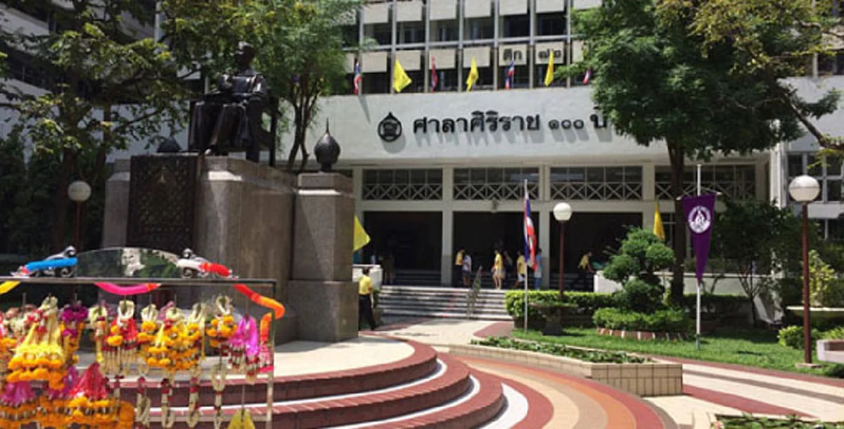 พระมหากรุณาธิคุณล้นพ้น.. ร.พ.ศิริราชอัญเชิญพระบรมสาทิศลักษณ์ "สมเด็จพระมหิตลาธิเบศร อดุลยเดชวิกรม พระบรมราชชนก" เป็นส.ค.ส.ส่งความสุขปี ๒๕๖๐