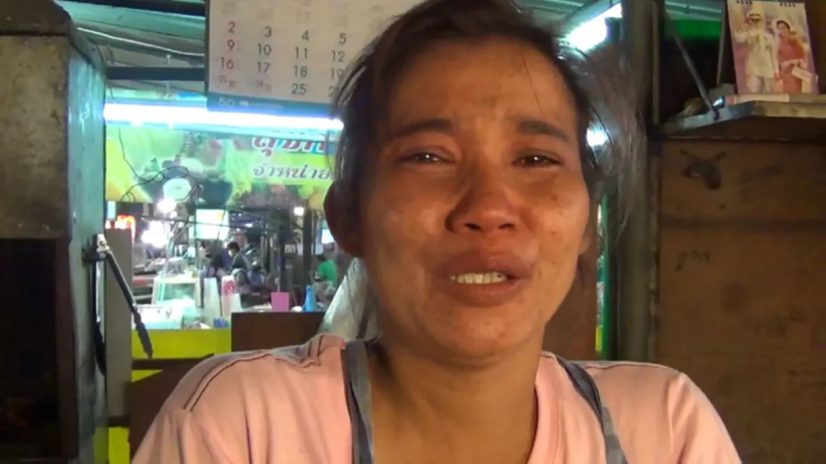 หลั่งน้ำตา ทั้งแผ่นดิน!! "ในหลวง" เสด็จสวรรคต ผสกนิกรขอยึดมั่นคำสอนพ่อหลวง ตลอดไป