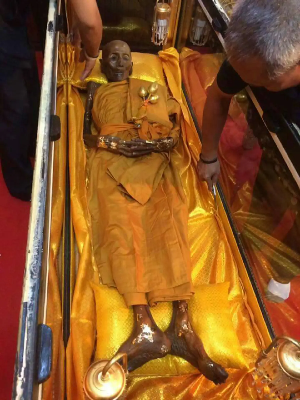 ยกมือท่วมหัว!!ปาฏิหาริย์"หลวงปู่บ๊ก"พระเกจิ5แผ่นดินผู้มีวาจาสิทธิ์หลังจากละสังขารสรีระไม่เน่าเปื่อยอยู่ในโลงแก้ว