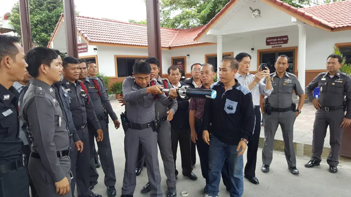 สน.บางมด รับมอบ ปืนยิงแห เสริมสมรรถภาพในการจับโจร