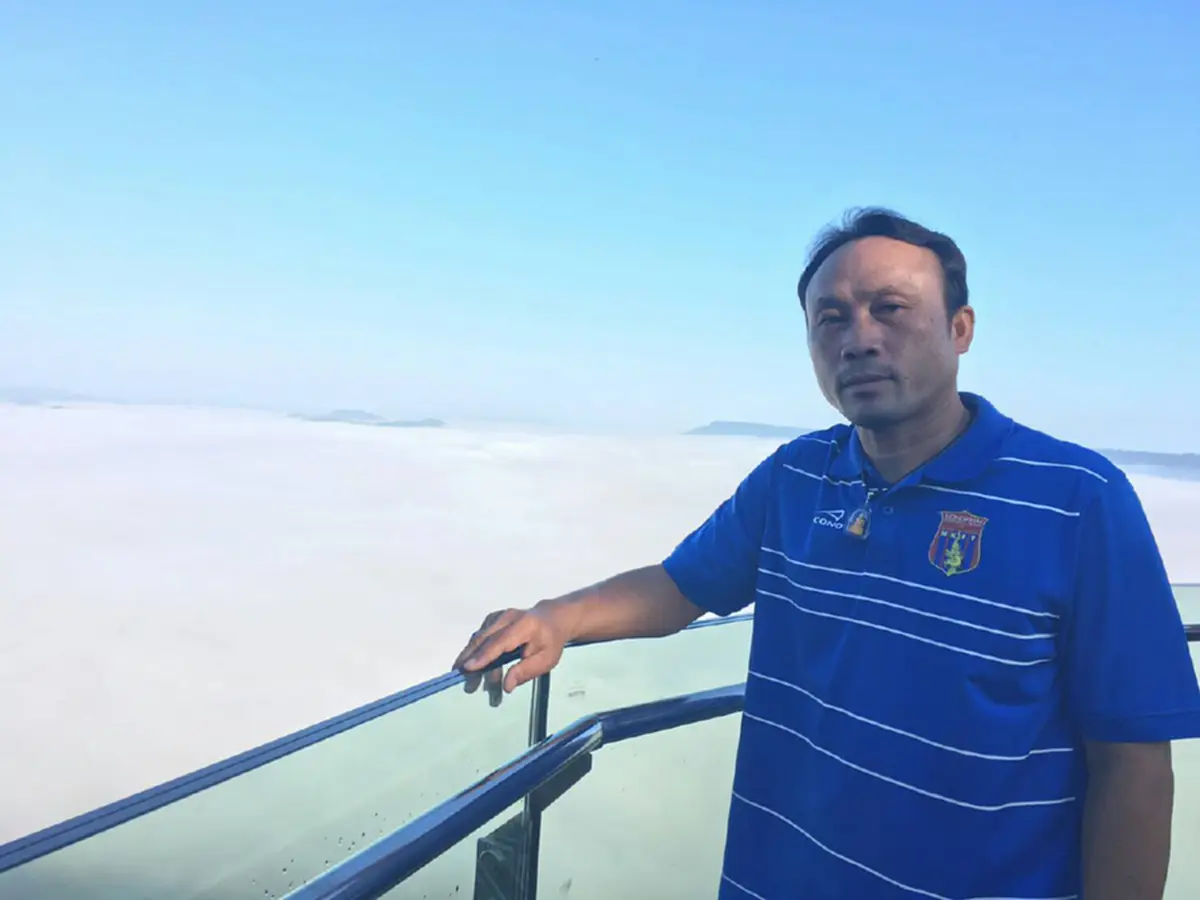 แพ๊คกระเป๋าได้เลย!!สวยสุดๆชมทะเลหมอกบนSKY WALK วัดผาตากเสื้อ อ.สังคมนักท่องเที่ยวแห่ชมจำนวนมาก!!ต้องไปให้ได้ (มีภาพ)