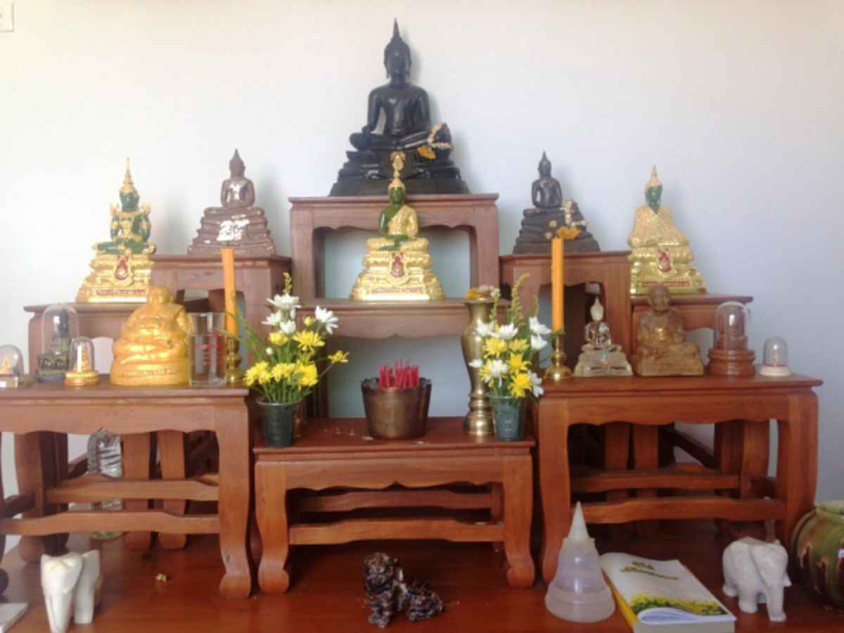 #สวดมนต์ข้ามปีที่บ้านด้วยตนเอง ตั้งใจก็ได้อานิสงส์แรง ครบทุกขั้นตอนพร้อมบทสวด ยกกุศลถวายแด่พระรัตนตรัย ถวายในหลวง ร.9 และถวายพระพร ร.10