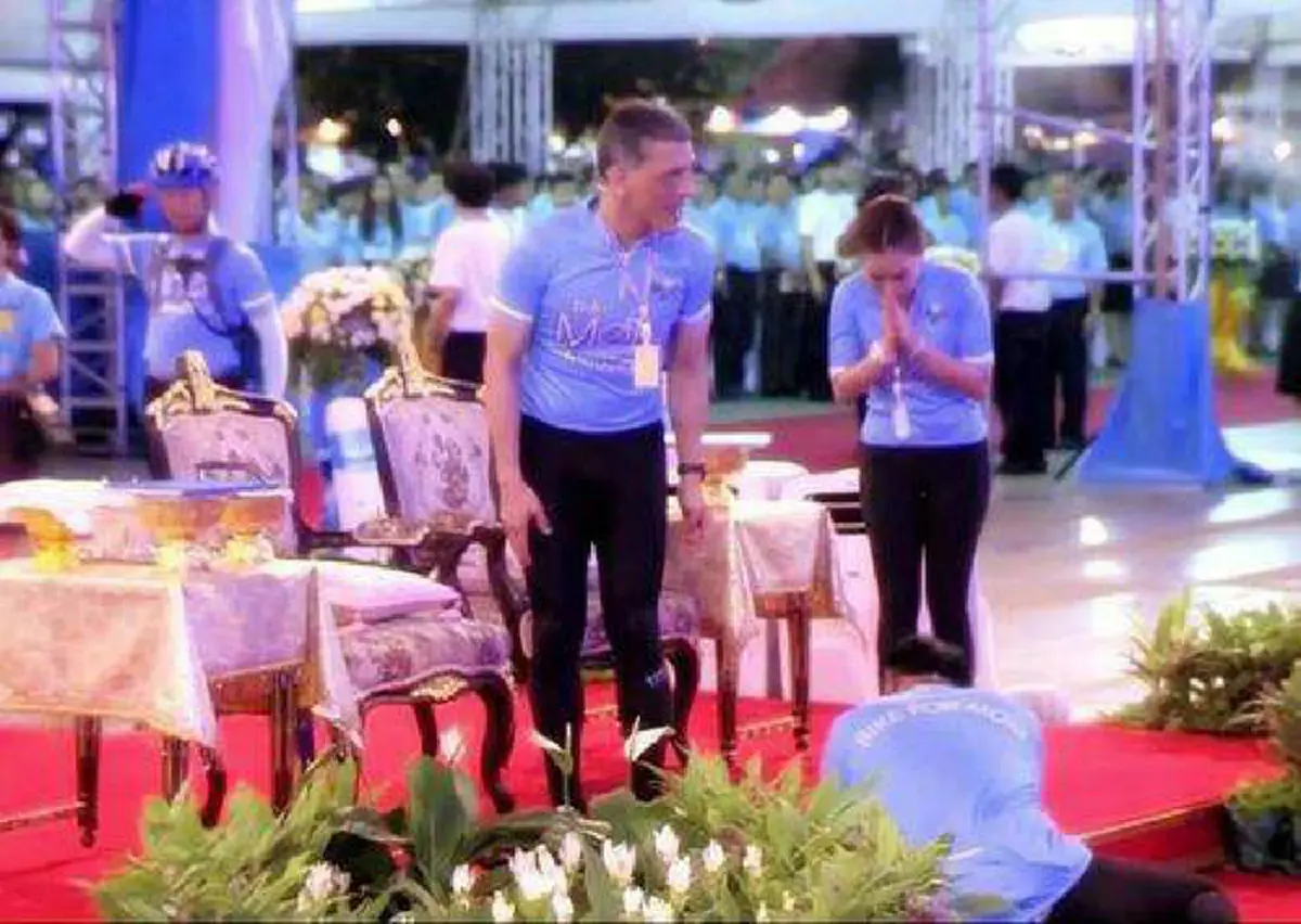 องค์หญิงแห่งสยาม "พระองค์ภาฯ" ทรงคมตอบ พล.อ.ประยุทธ์ด้วยพระจริยวัตรที่งดงาม ทรงไม่ถือพระองค์แม้ฐานันดรของพระองค์จะสูงกว่า (คลิป)