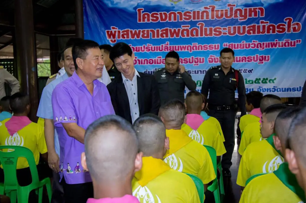 คืนคนดีสู่สังคม! ผู้ว่าฯนครปฐม เปิดโครงการ ค่ายศูนย์ขวัญแผ่นดิน รุ่นที่ 2 เปลี่ยนพฤติกรรมผู้ติดยาเสพติดอย่างสมัครใจ