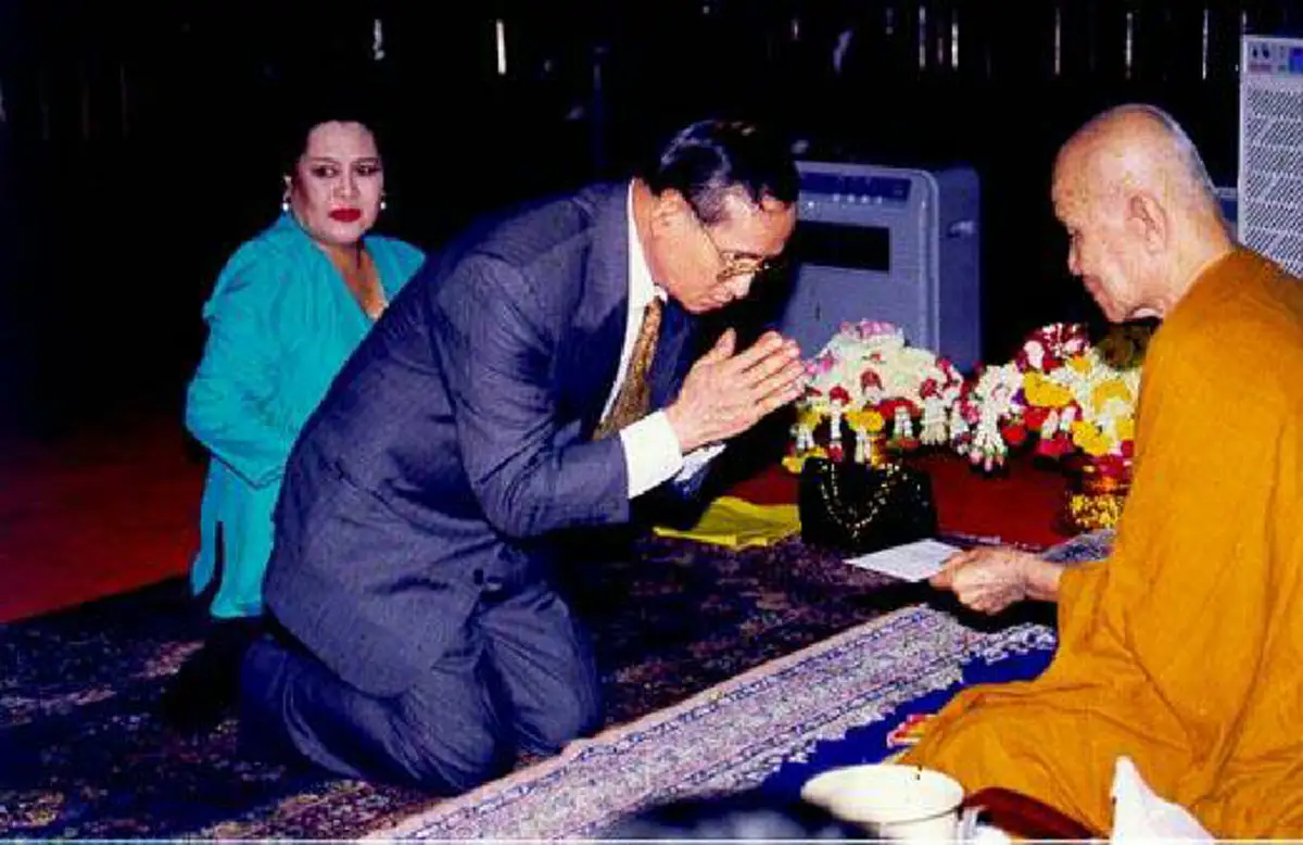 ความรู้สึกของ"พระอริยเจ้า"แห่งแดนอีสาน "หลวงตามหาบัว" กล่าวถึง"ในหลวง"พ่อของแผ่นดินไว้อย่างสุดซึ้ง กราบสาธุๆ
