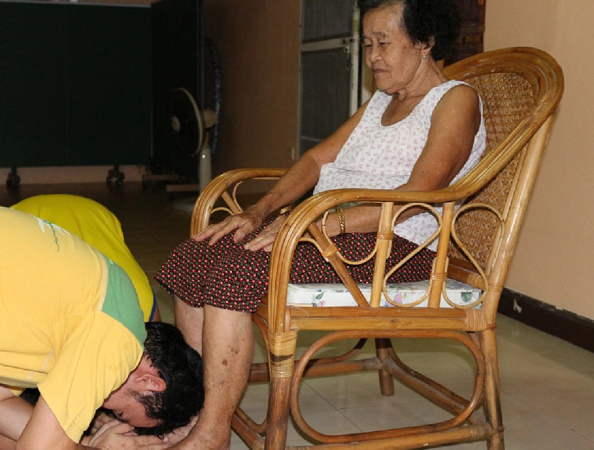 พ่อแม่คือพระในบ้าน!คาถาบูชาพ่อแม่... สวดได้ทุกวัน ไม่ต้องรอวันสำคัญ ร่มเย็นเป็นสุขกันทั้งครอบครัว!