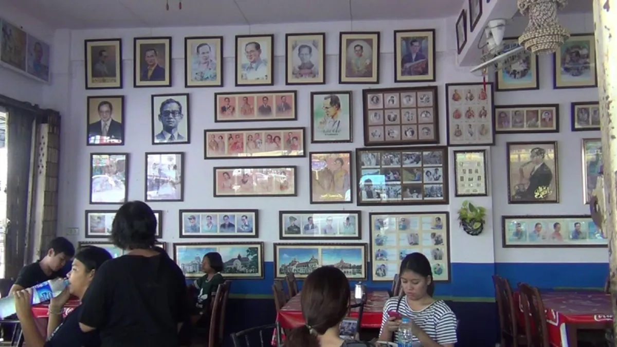 รวมภาพแห่งความประทับใจ!! ร้านอาหารชื่อดังเมืองกระบี่ สะสมภาพในหลวงร.9  ติดไว้ในร้านกว่า200ภาพ นทท.ชื่นชม!!  