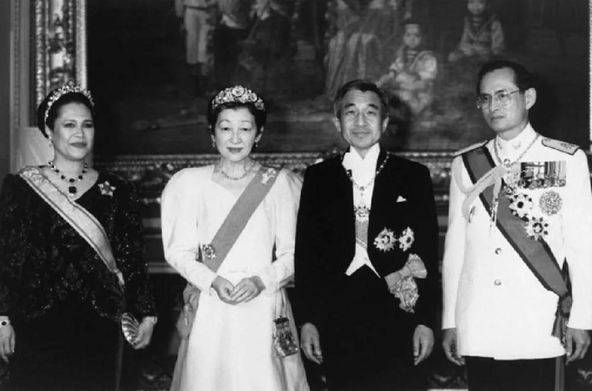 จักรพรรดิญี่ปุ่น ทรงส่งโทรเลข ถึงสมเด็จพระบรมฯ แสดงความ เสียพระทัยในหลวง ร.๙ เสด็จสวรรคต (คลิป)