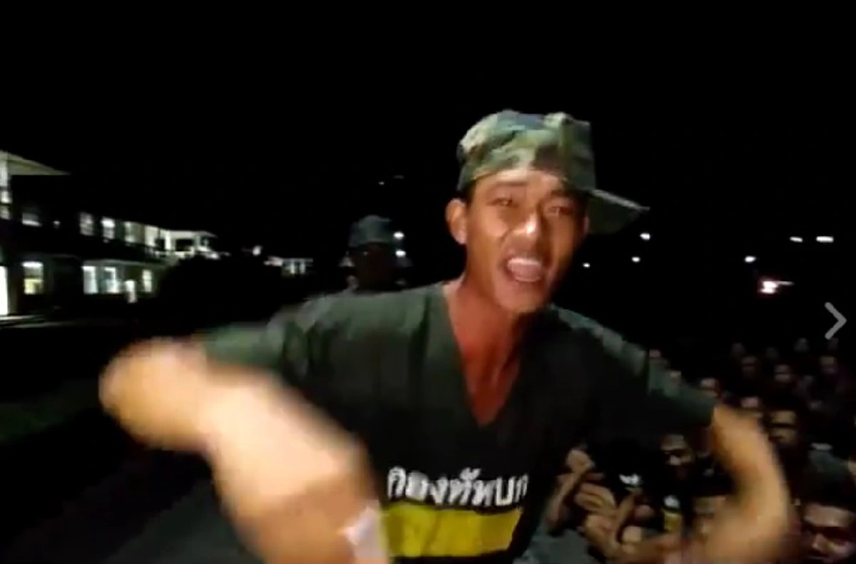 นี่หรือการรายงานตัว!!! ฮากระจายเมื่อพลทหารรายงานเวรเวอร์ชั่นใหม่ งานนี้มีกี่ภาคกี่ภาษา ต้องนับกันเอง (คลิป) 