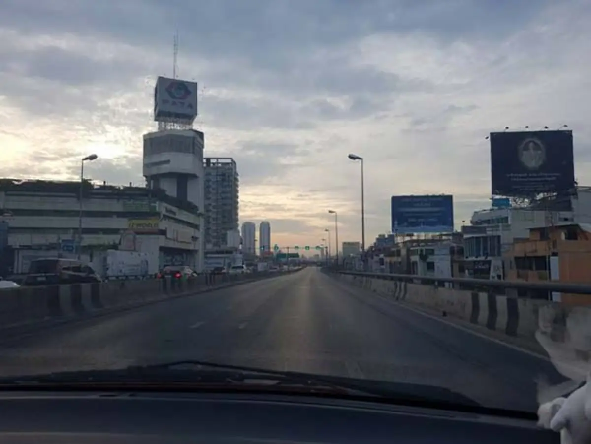 ความสุขรับปีใหม่!!! ประมวลภาพกทม.ถนนโล่ง รถวิ่งฉิว! จนชาวกรุงยิ้มกริ่ม หลังคนแห่ออกไปต่างจังหวัด แบบนี้ประหยัดเวลาเดินทางไปได้อีกเยอะ