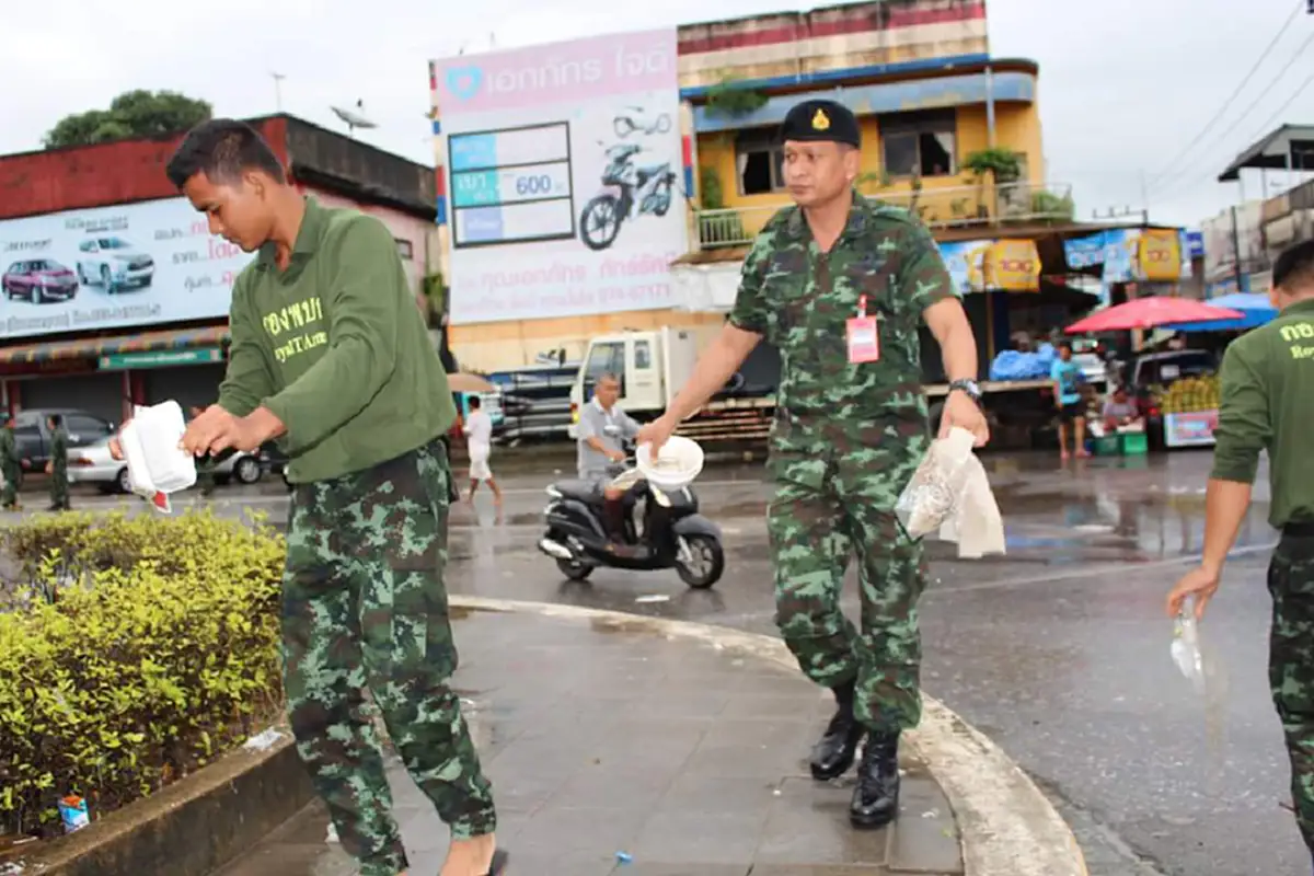 วีรบุรุษชาวชะอวด!!!สุดยื้อ "ผู้พันบอม"สิ้นลมแล้ว เคยเปรยขณะช่วยน้ำท่วม "เห็นคนเดือดร้อนไม่มีที่นอนอุ่นๆ แล้วมันจุก สงสาร...ต้องช่วยเขาก่อน ถึงเราจะเหนื่อยได้กลับบ้าน ตื่นมาก็มีแรง"