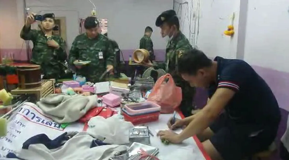 นี่ขนาดบ่นศก.ไม่ดีนะเนี่ย!! ทหารบุุุกบ่อนตลาดพลูหลังชาวบ้านร้องเรียนหนัก  รวบผีพนันพร้อมของกลางอื้อ!!?!!
