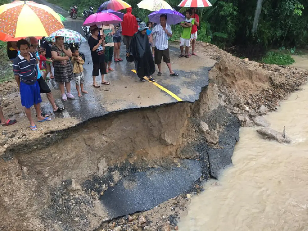"คิดถึงพ่อ"...สิ่งที่"ในหลวง ร.9"ฝากไว้ ให้ชาวหาดใหญ่ได้พ้นภัยน้ำท่วม นับเป็นพระมหากรุณาธิคุณ ที่จะจดจำไว้ในหัวใจไปจนวันตาย...