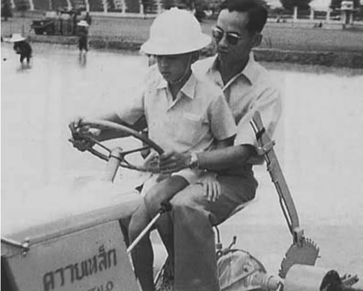 เรื่องเล่าจากพระตำหนักภูพิงค์ราชนิเวศน์ "ความรักของในหลวง ที่มีต่อสมเด็จพระบรมโอรสาธิราชฯ" ในวันที่พ่อ...คิดถึงลูก