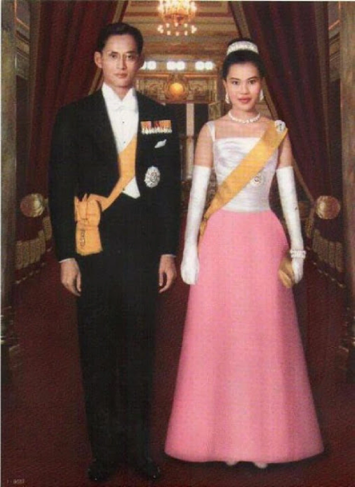 "70ปี รักแท้ของในหลวงและพระราชินี" นักเขียน "สุวิสุทธิ์" เผย ความทรงจำที่ดี เป็นสิ่งเดียวที่จะพอชุบชโลมหัวใจที่แตกสลายของประชาชนได้