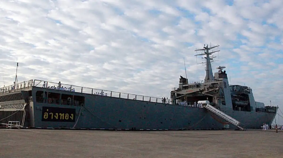 เขี้ยวเล็บทัพเรือไทย!!!ทำความรู้จัก"ร.ล.อ่างทอง" ฐานปฏิบัติการลอยน้ำกับภารกิจช่วยพี่น้องชาวใต้พ้นทุกข์น้ำท่วม