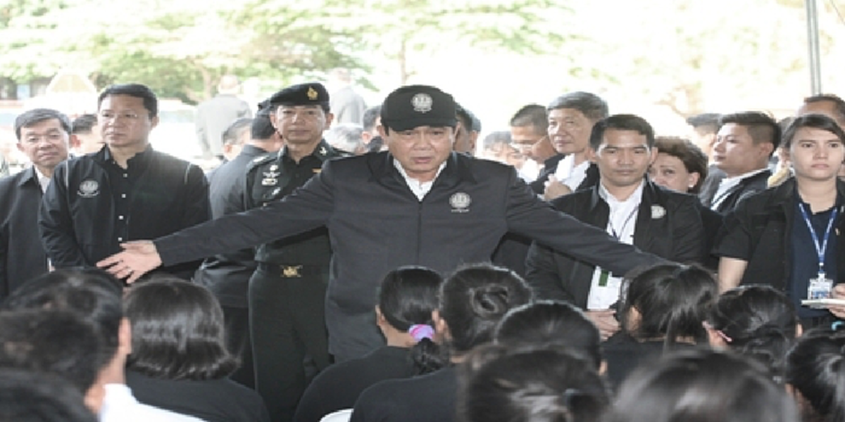 ผมรบกับทุกคน!!!บิ๊กตู่ประกาศ เมื่อ80กว่าปีประชาธิปไตย ระบบยังไม่เกิด ความยากจนจึงมี ลั่นขอเป็นผู้นำเปลี่ยนผ่าน???  