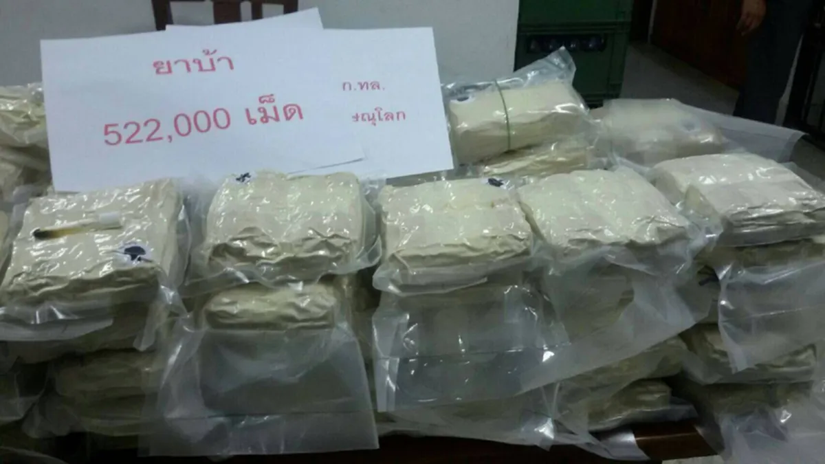 สีกากีแปดเปื้อน!! ตร.สกัดจับรถหรูหลังขับเร็วผิดปกติ อ้างเป็นพันตำรวจตรีก่อนตรวจค้นเจอไอซ์ 3 กก. ยาบ้าอีกกว่า 5แสนเม็ด!!     