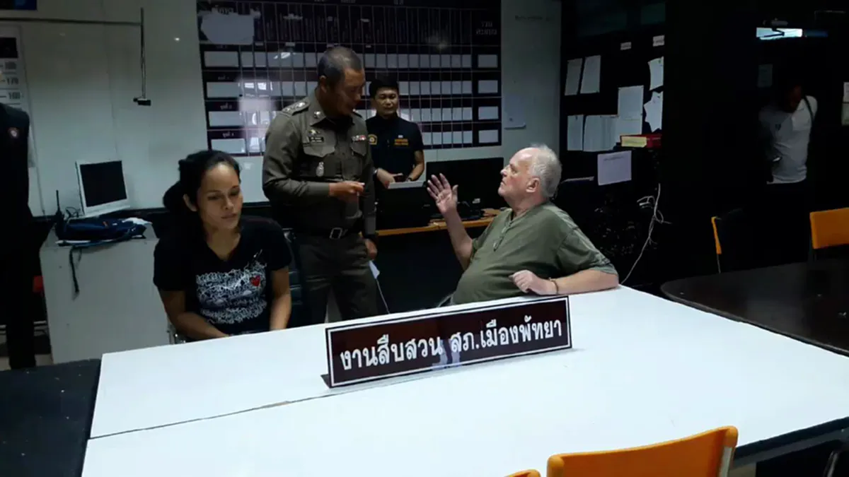 สุดอัปรีย์!! "เฒ่าเดนมาร์ก" ลวงโจ๋ไทยขึ้นห้องพัก ก่อนบังคับกิน "สโมกกี้ไบท์" เสร็จกิจ ยื่นรางวัลให้ เหยื่อโร่แจ้งความด่วน!!