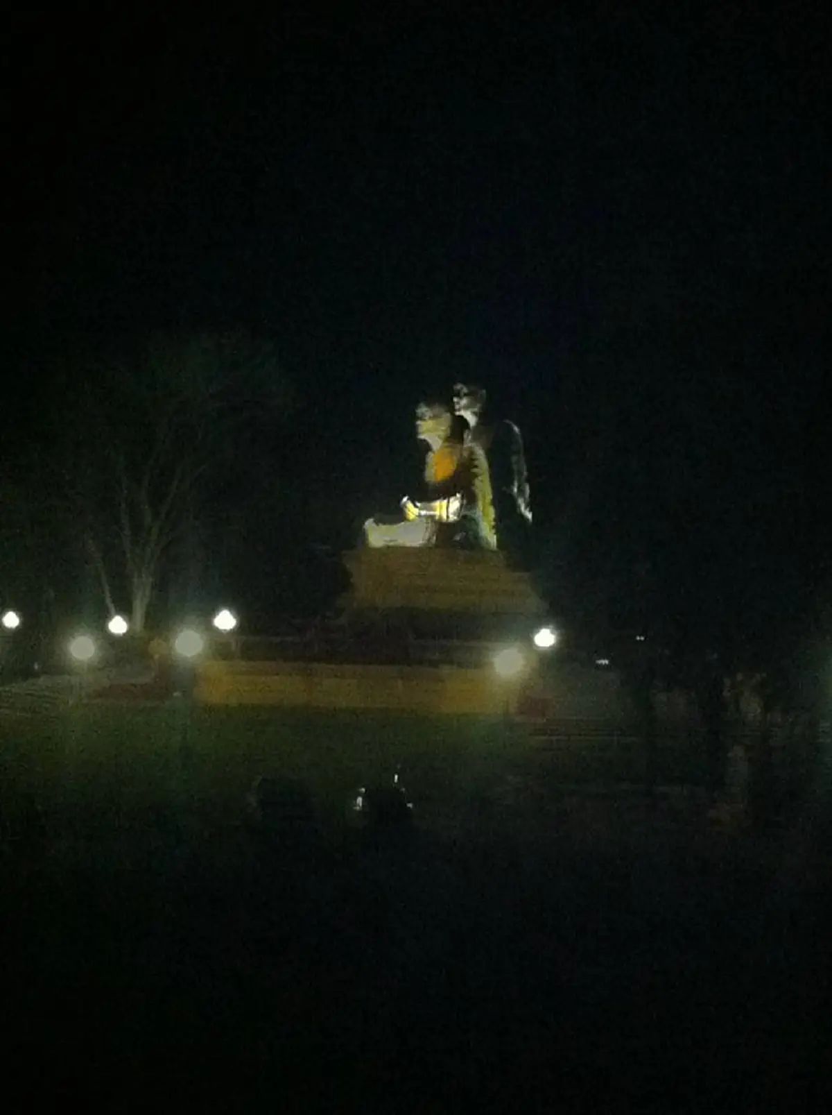 ฮือฮา ถ่ายติดกายทิพย์หลวงปู่ดูลย์ ก่อนพิธีเบิกเนตร ชาวเน็ตตั้งข้อสังเกต ปาฏิหาริย์หรือผิดพลาดจากการถ่ายภาพ