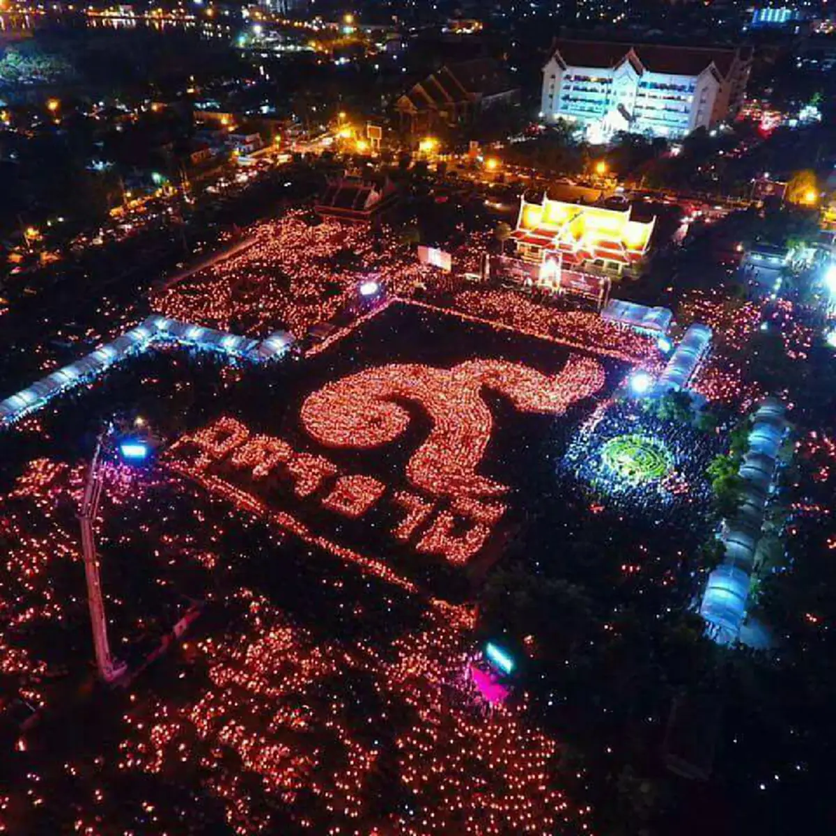 ไม่แชร์ ไม่ได้แล้ว!! รวมภาพแปรอักษร จากทุกทิศทั่วไทย ความงดงาม ตระการตา ที่ลูกๆตั้งใจทำเพื่อ "พ่อหลวง ร.9" (มีภาพ)