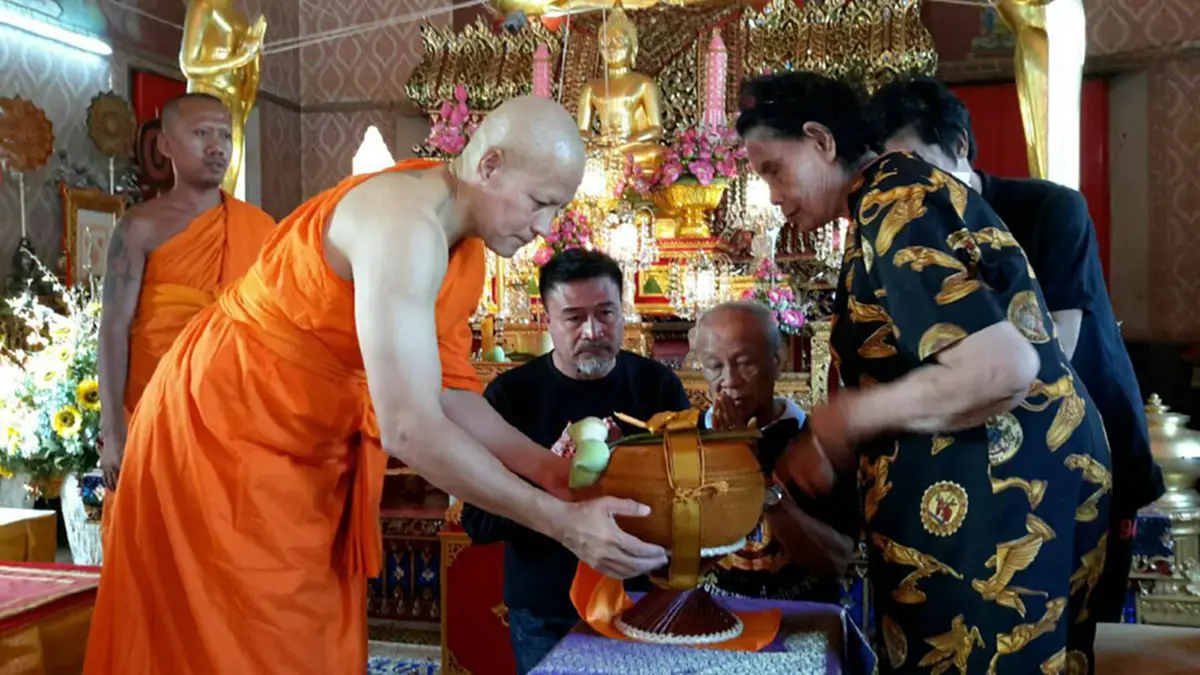 อนุโมทนาบุญ!! พระบิณฑ์ บวชถวายกุศล "องค์พ่อหลวง" เตรียมปฏิบัติธรรมต่อที่อินเดีย-เนปาล แต่หากยังรู้สึกสบายใจก็จะขอบวชไปเรื่อยๆไม่มีกำหนด !?!