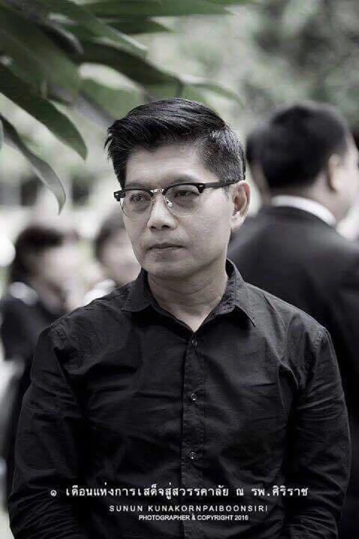 "คนไทยทุกคนอยากกราบพ่อ"..."กนก"แนะหน่วยงานต่างๆลัดคิวสักการะพระบรมศพ...เห็นใจประชาชนที่มาต่อแถวตั้งแต่เช้ามืด...ทุกคนควรเท่าเทียมกัน(รายละเอ