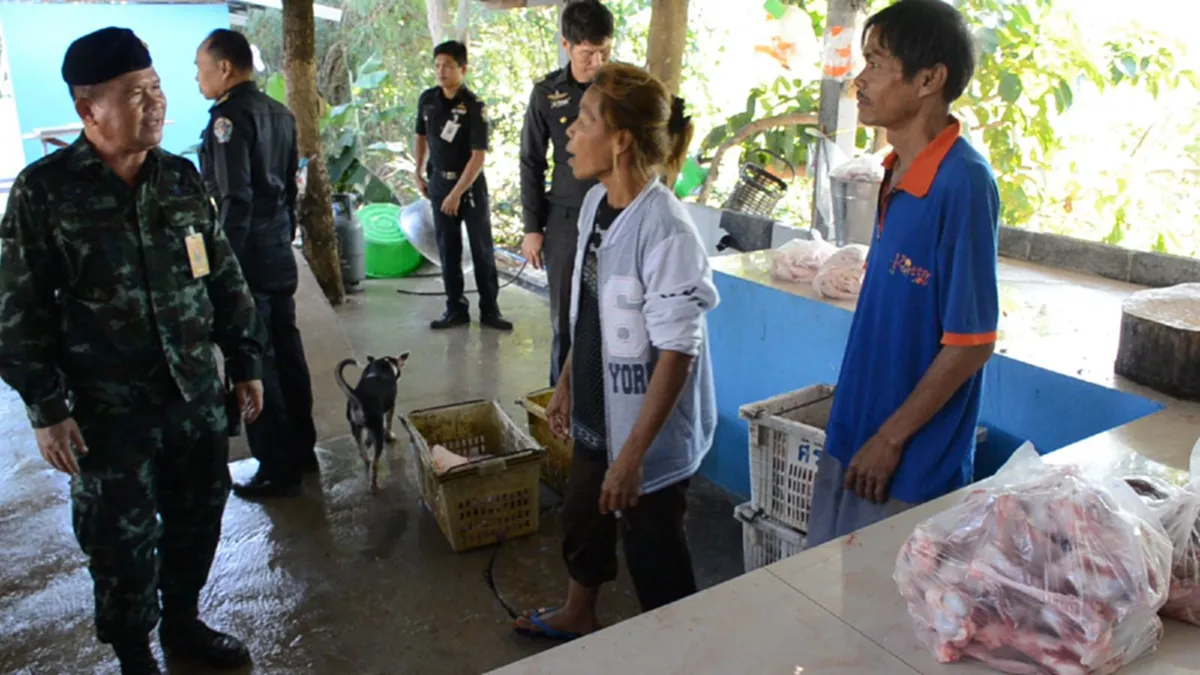 อ้วกพุ่งแรง!! ปศุสัตว์เมืองอุดรฯ ร่วมมือ ทหาร บุกจับ โรงฆ่าหมูเถื่อน 2ราย พร้อมของกลาง แถมอ้าง ไม่รู้ว่าผิดกฎหมาย!! 