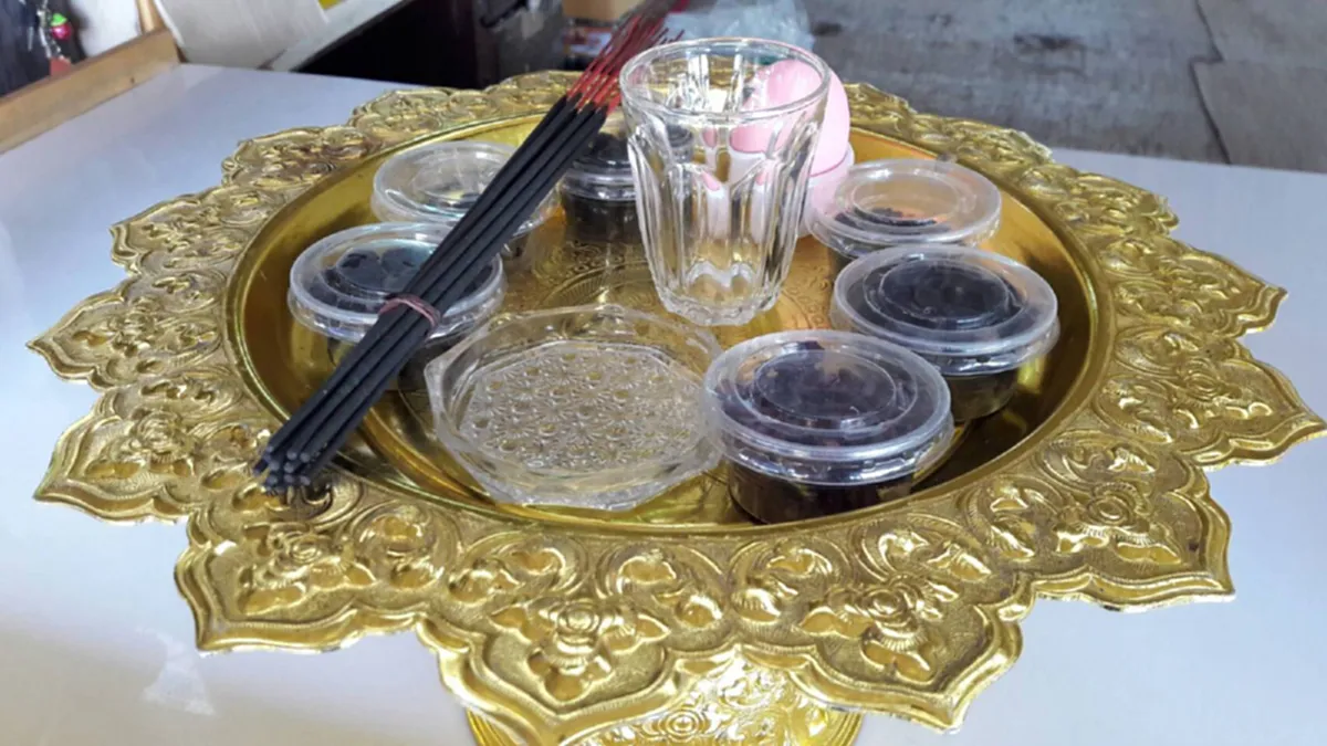 อย่าลบหลู่!! "พิธีตรวจองค์เทพ" หลวงพ่อทองกลึง หยั่งรู้องค์เทพ-แก้โรคประหลาดหาย(มีคลิป)